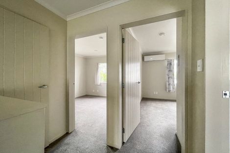 Photo of property in 16 Black Rock Road, Newlands, Wellington, 6037