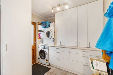 Photo of property in 38 Whangaparaoa Road, Red Beach, 0932