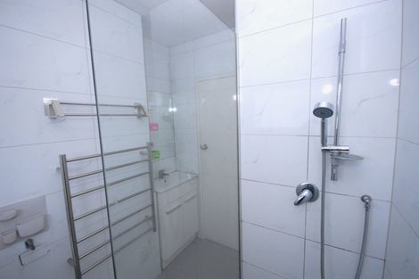 Photo of property in 2/16 Beach Road, Castor Bay, Auckland, 0620