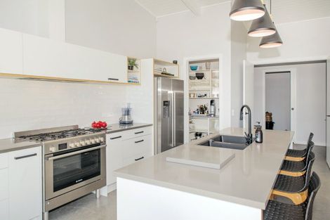 Photo of property in 2 Romeo Place, Whitianga, 3510