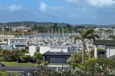 Photo of property in 10 Lupetti Rise, West Harbour, Auckland, 0618