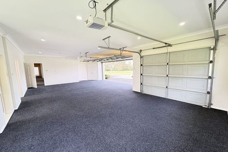 Photo of property in 154 Boord Crescent, Kumeu, 0891