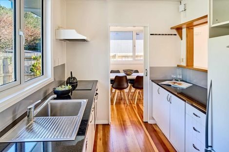 Photo of property in 39b Pukatea Street, Eastbourne, Lower Hutt, 5013