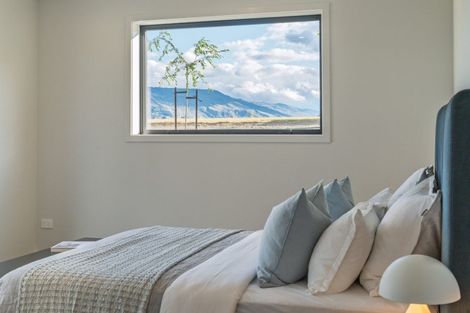 Photo of property in 30 Carrickmore Crescent, Wanaka, 9305