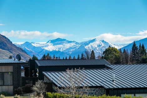 Photo of property in 32 Marjon Drive, Wanaka, 9305
