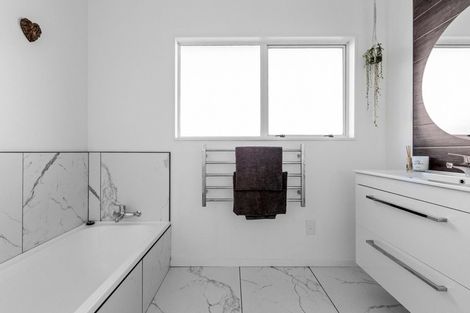 Photo of property in 2/17 Atherfold Crescent, Greenmeadows, Napier, 4112