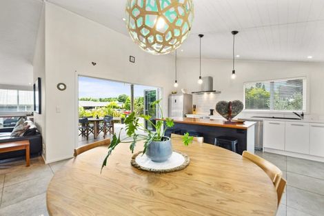 Photo of property in 1 Seagers Close, Kinloch, Taupo, 3377