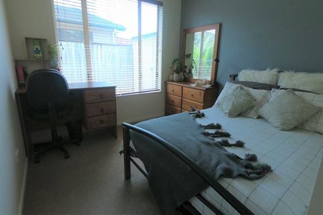 Photo of property in 23 Cambrian Crescent, Flat Bush, Auckland, 2016