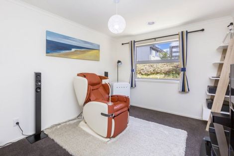 Photo of property in 25b Mount Marua Way, Timberlea, Upper Hutt, 5018