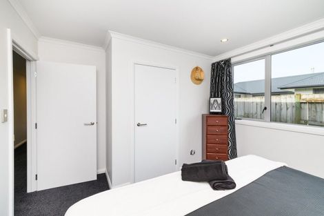 Photo of property in 4 Saint Heliers Grove, Fitzherbert, Palmerston North, 4410