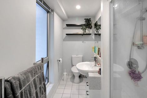 Photo of property in Terrace Heights Apartments, 2g/163 The Terrace, Wellington Central, Wellington, 6011