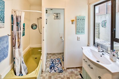 Photo of property in 176 Saint Andrews Road, Plimmerton, Porirua, 5026