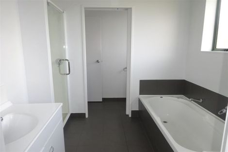 Photo of property in 44 Kayes Road, Pukekohe, 2120