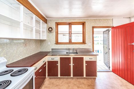 Photo of property in 104 Weraroa Road, Waverley, 4510