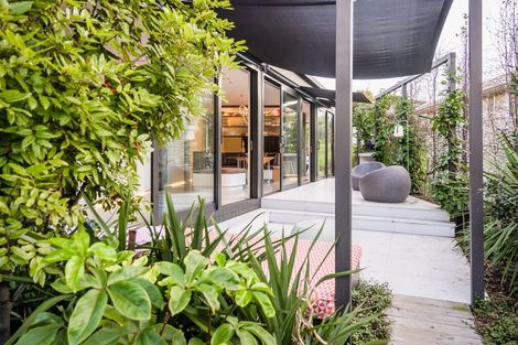 Photo of property in 83a Oceanview Road, Mount Maunganui, 3116