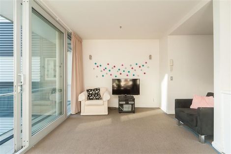 Photo of property in Montreaux Apartments, 2k/164 The Terrace, Wellington Central, Wellington, 6011