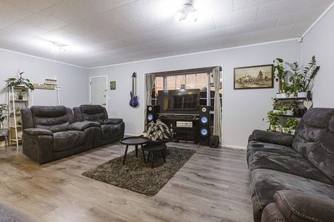 Photo of property in 21 Randwick Place, Randwick Park, Auckland, 2105