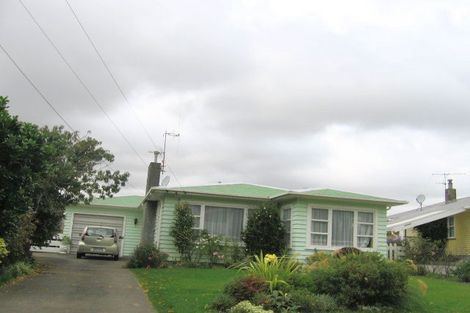 Photo of property in 67 Kiwi Crescent, Tawa, Wellington, 5028