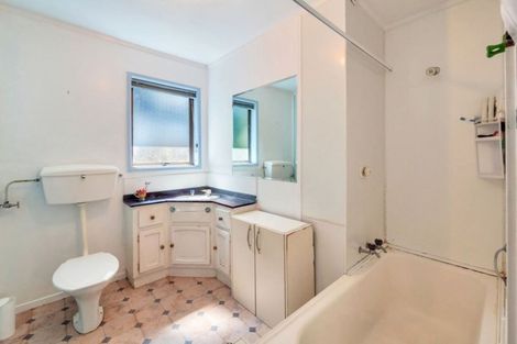 Photo of property in 1/51 Seaview Road, Castor Bay, Auckland, 0620