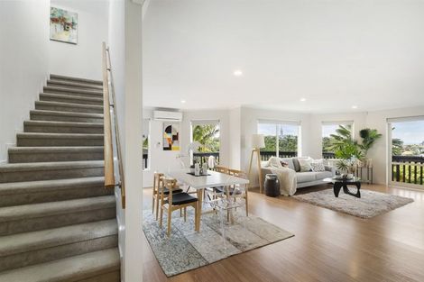 Photo of property in 941 East Coast Road, Torbay, Auckland, 0630