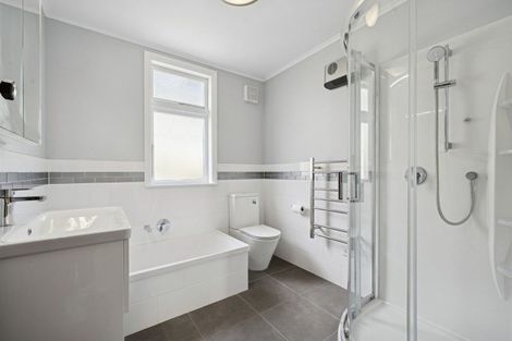 Photo of property in 144 Newlands Road, Newlands, Wellington, 6037