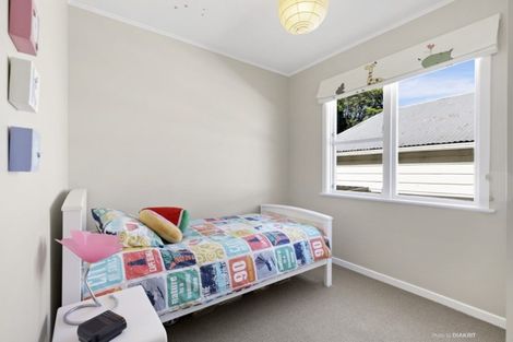 Photo of property in 6 Lerwick Terrace, Melrose, Wellington, 6023