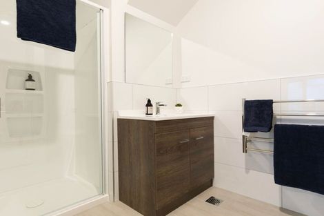 Photo of property in 17 Wharetana Crescent, New Lynn, Auckland, 0600