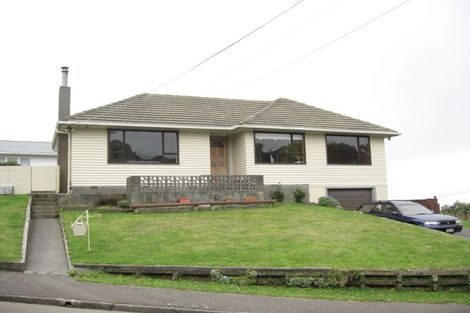 Photo of property in 2 Turville Crescent, Newlands, Wellington, 6037