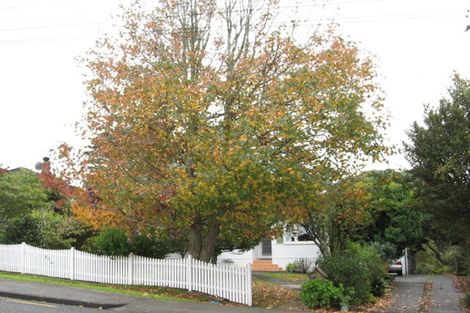 Photo of property in 72 Beach Road, Mellons Bay, Auckland, 2014