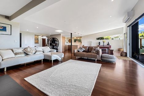 Photo of property in 56 Hollywood Avenue, Titirangi, Auckland, 0604