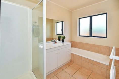 Photo of property in 27 Cottesmore Place, Huntington Park, Auckland, 2013