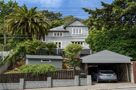 Photo of property in 135 Glenmore Street, Kelburn, Wellington, 6012