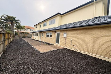 Photo of property in 2 Corta Bella Place, Golflands, Auckland, 2013