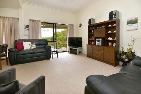 Photo of property in 49 Evans Road, South Head, Helensville, 0874