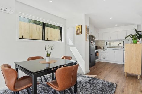 Photo of property in 9/35 Garadice Road, Rothesay Bay, Auckland, 0630