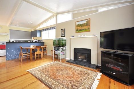 Photo of property in 25 Falkirk Street, Blockhouse Bay, Auckland, 0600