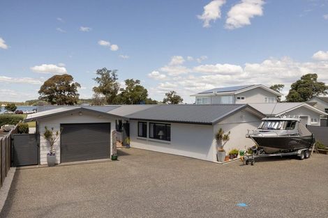 Photo of property in 26 Harbour View Road, Omokoroa, 3114