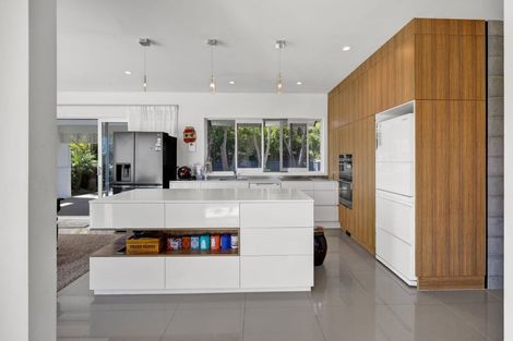 Photo of property in 16 Links Drive, Waiwhakaiho, New Plymouth, 4312