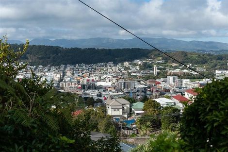 Photo of property in 118 Kelburn Parade, Kelburn, Wellington, 6012