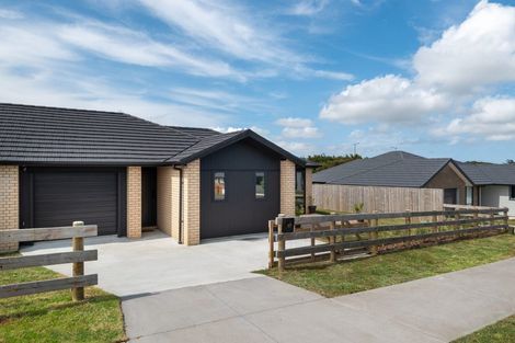 Photo of property in 17 Omahuru Road, Glenbrook, 2681