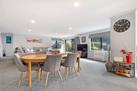 Photo of property in 6 Stonebridge Park Drive, Holdens Bay, Rotorua, 3010