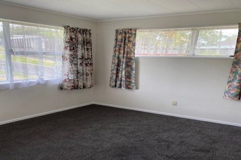 Photo of property in 6 Temuri Place, Glendene, Auckland, 0602