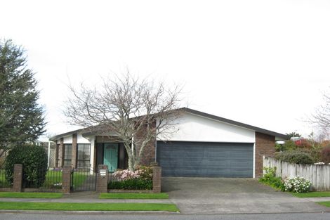 Photo of property in 11 Kinross Drive, Merrilands, New Plymouth, 4312