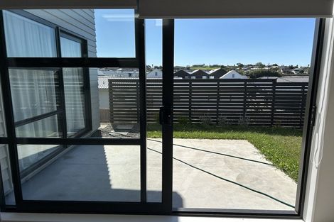 Photo of property in 18 Symes Drive, Red Beach, 0932