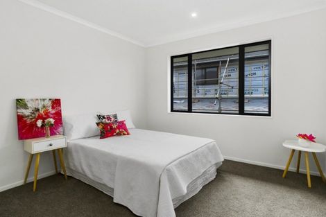 Photo of property in 13 Davey Crescent, Orewa, 0931