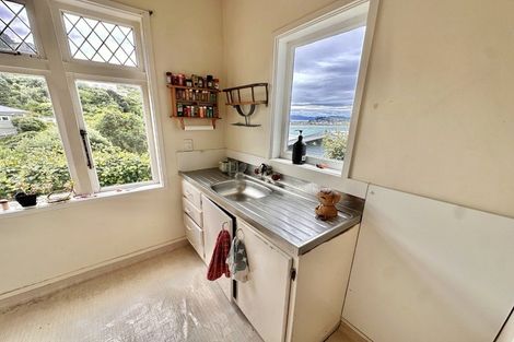 Photo of property in 9 Hungerford Road, Lyall Bay, Wellington, 6022