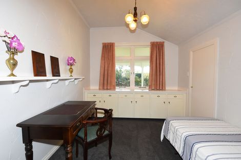 Photo of property in 16 Weld Street, Martinborough, 5711