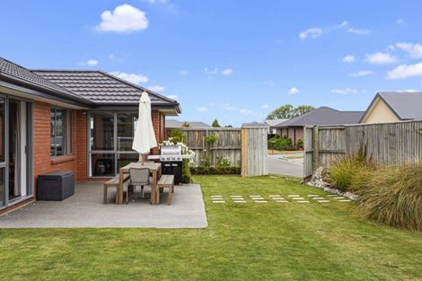 Photo of property in 35 Sequoia Way, Rangiora, 7400