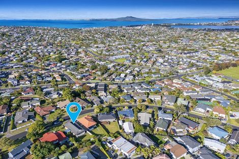 Photo of property in 18 Kennedy Avenue, Forrest Hill, Auckland, 0620