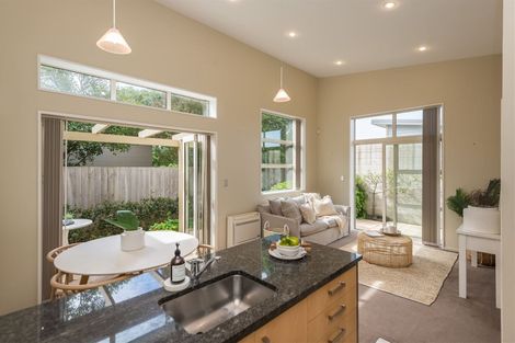 Photo of property in 4/43 Main Road, Redcliffs, Christchurch, 8081